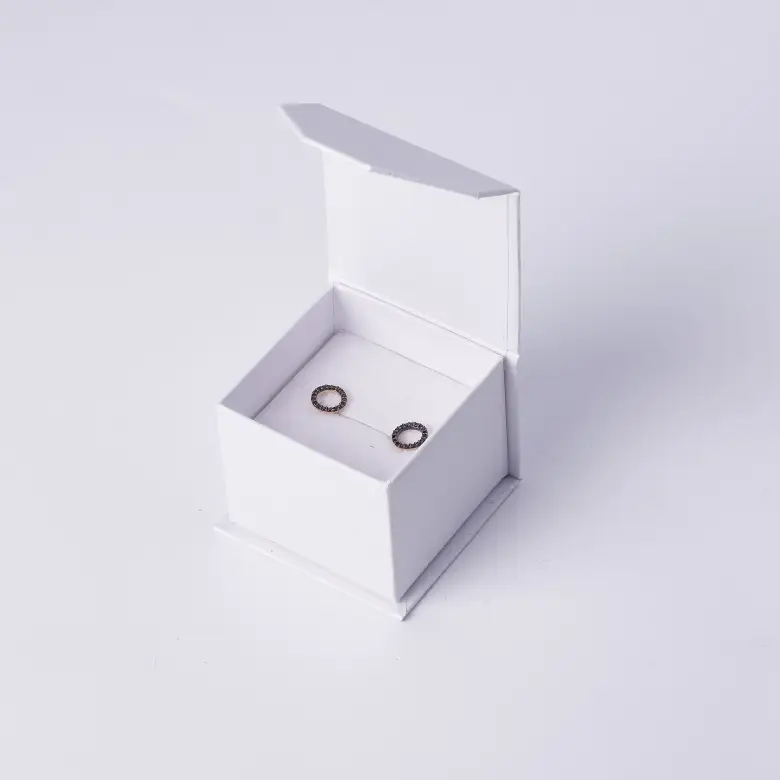 Kolczyki z czarnymi cyrkoniami